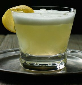 how to make a gin cocktail with lemon